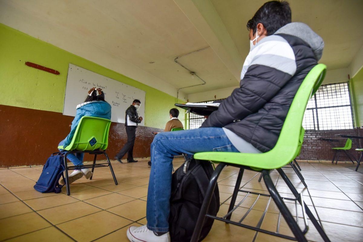 El regreso a clases presenciales, la tercera ola y la posible necesidad de terceras dosis de la vacuna
